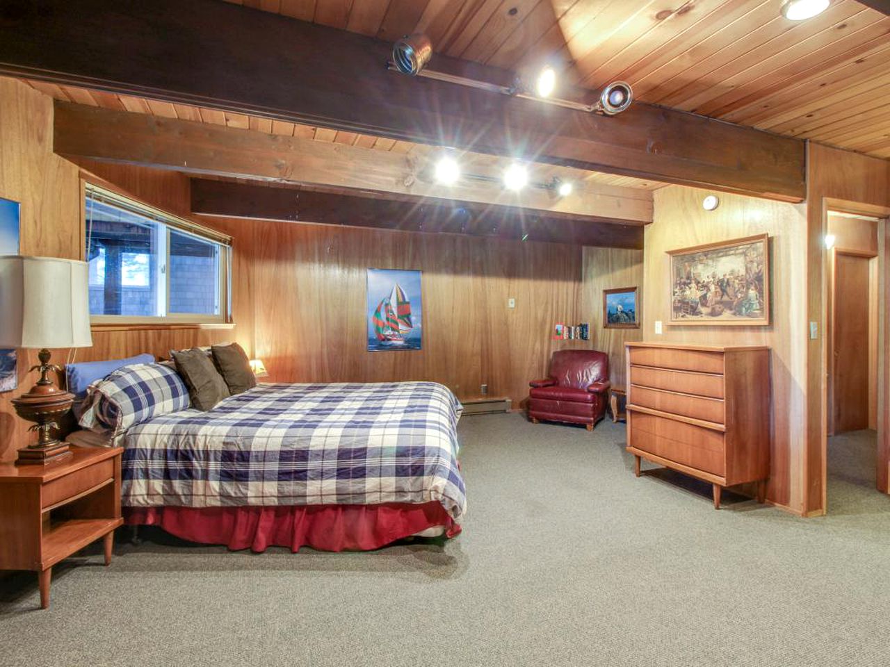 Waterfront Cabin Rental for groups on Donner Lake, California