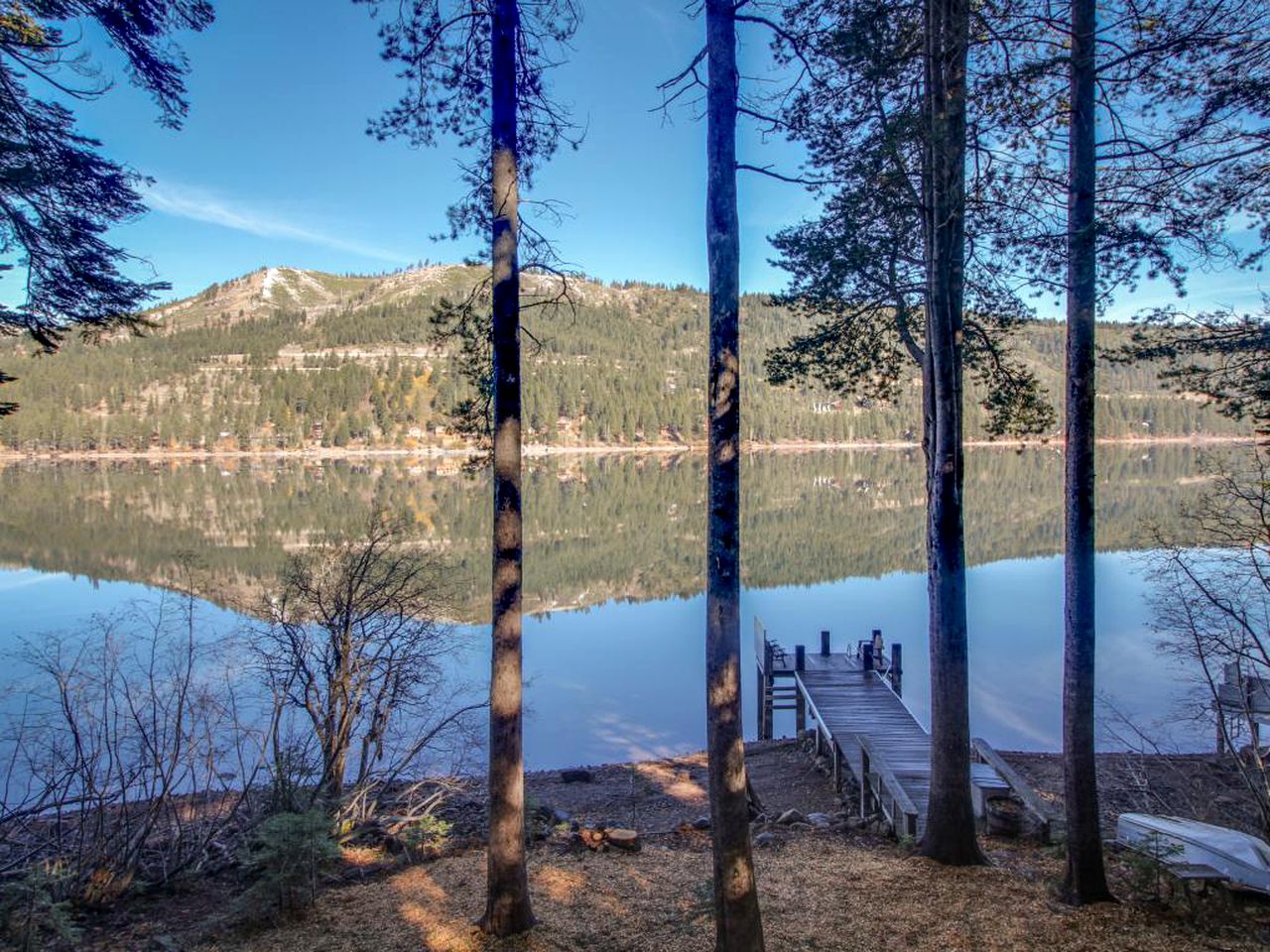 Waterfront Cabin Rental for groups on Donner Lake, California