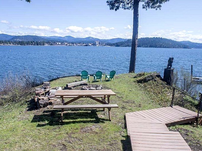 Cabins (Coeur d'Alene, Idaho, United States)