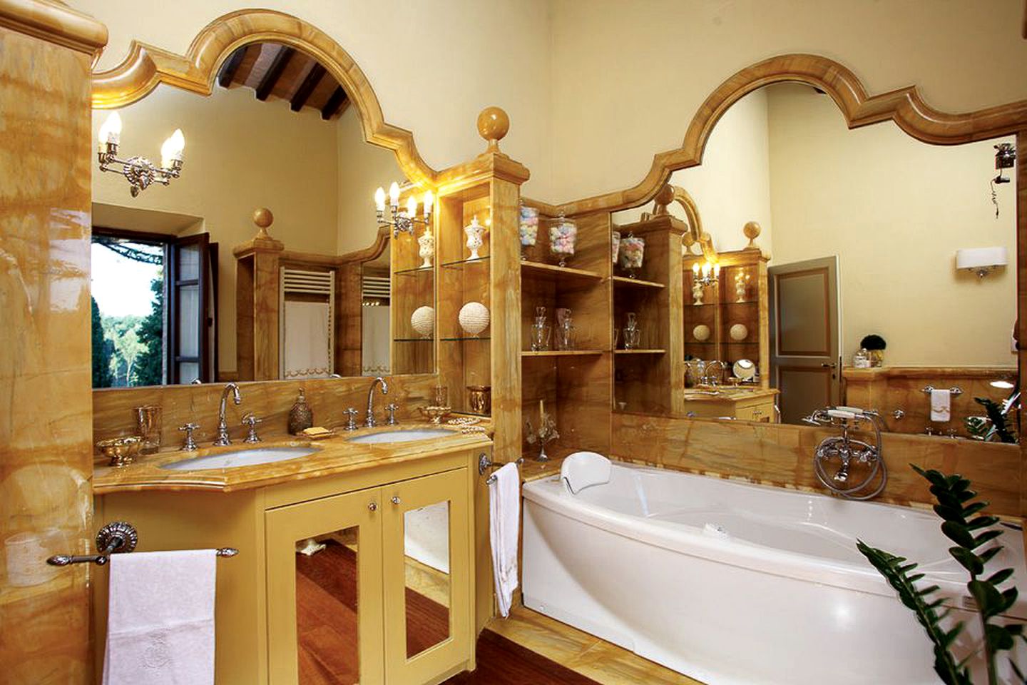 Historic Luxury Villa Rental with Swimming Pool and Breathtaking Views near Siena, Italy