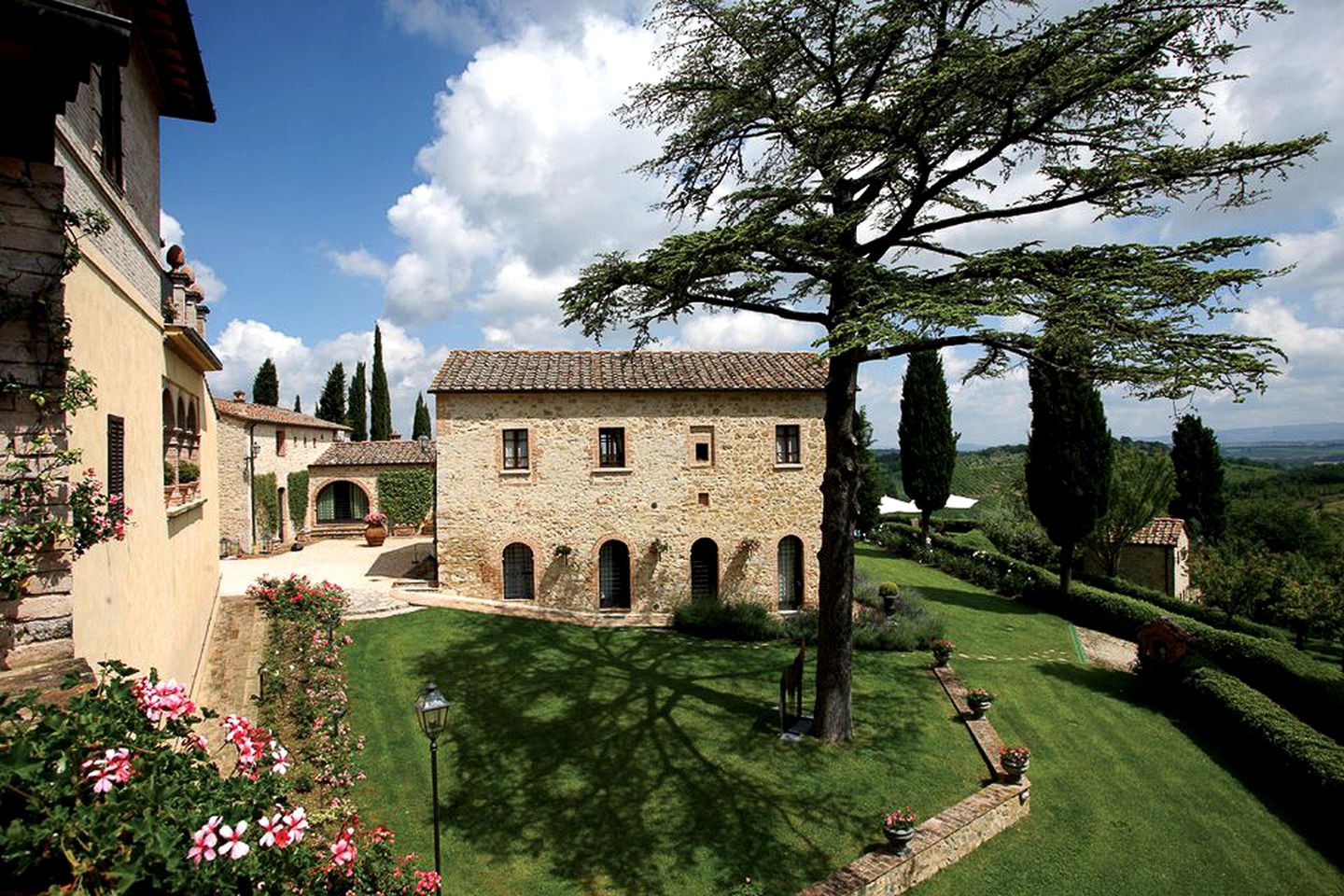 Historic Luxury Villa Rental with Swimming Pool and Breathtaking Views near Siena, Italy
