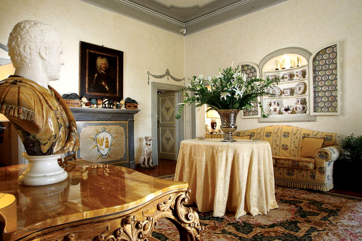 Historic Luxury Villa Rental with Swimming Pool and Breathtaking Views near Siena, Italy