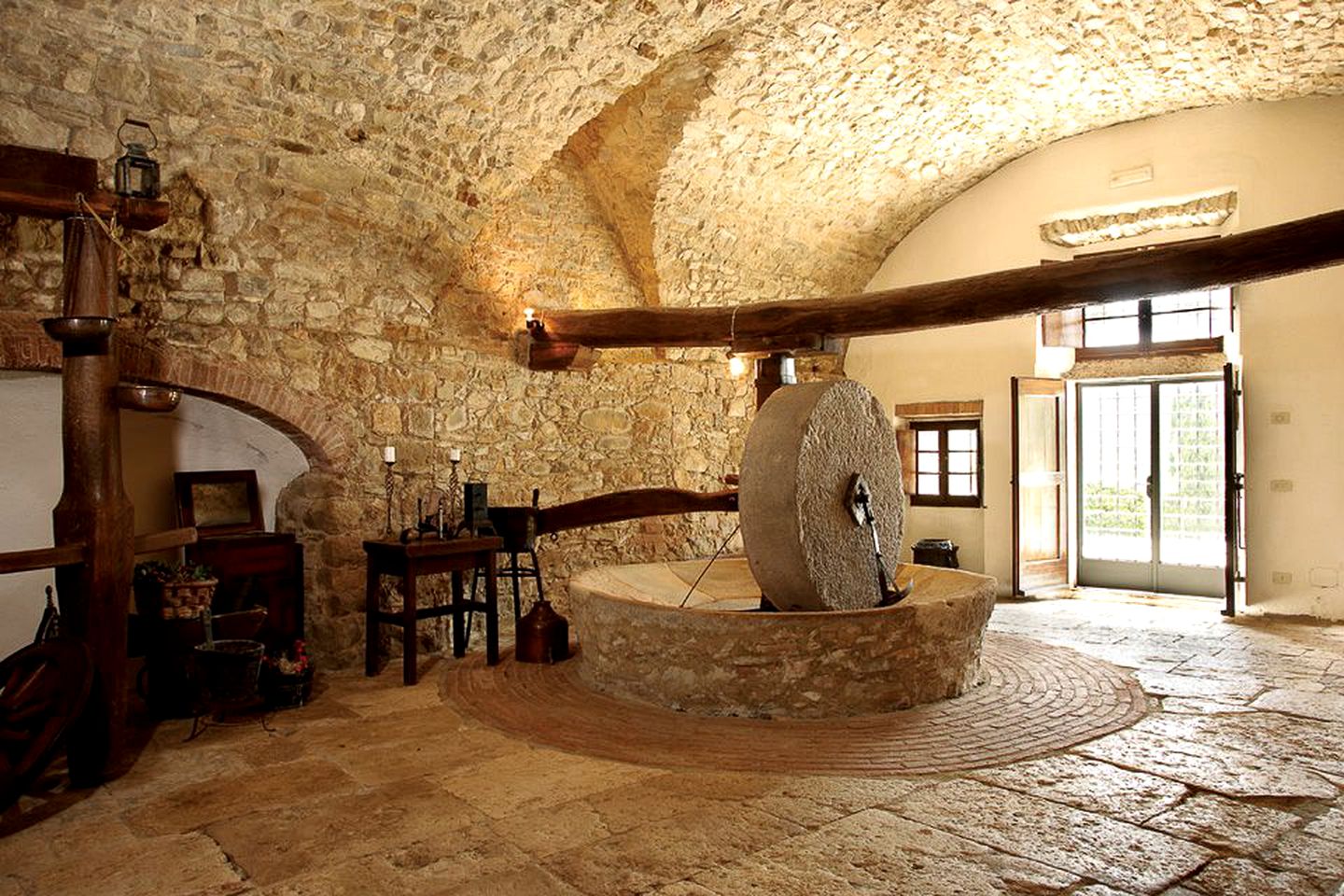 Historic Luxury Villa Rental with Swimming Pool and Breathtaking Views near Siena, Italy