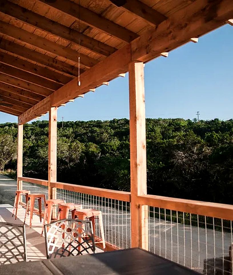 Wonderful Open-Plan Cottage for a Fantastic Family Retreat to Texas Hill Country near Dripping Springs, Texas
