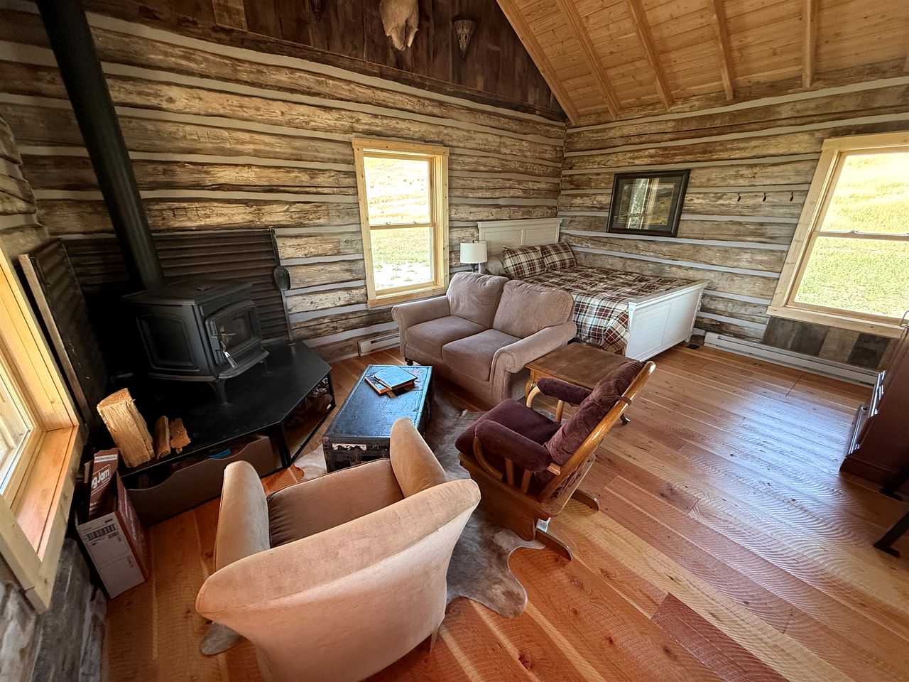 Charming Cabin with Pond and Mountain Views near Downtown Ennis, Montana