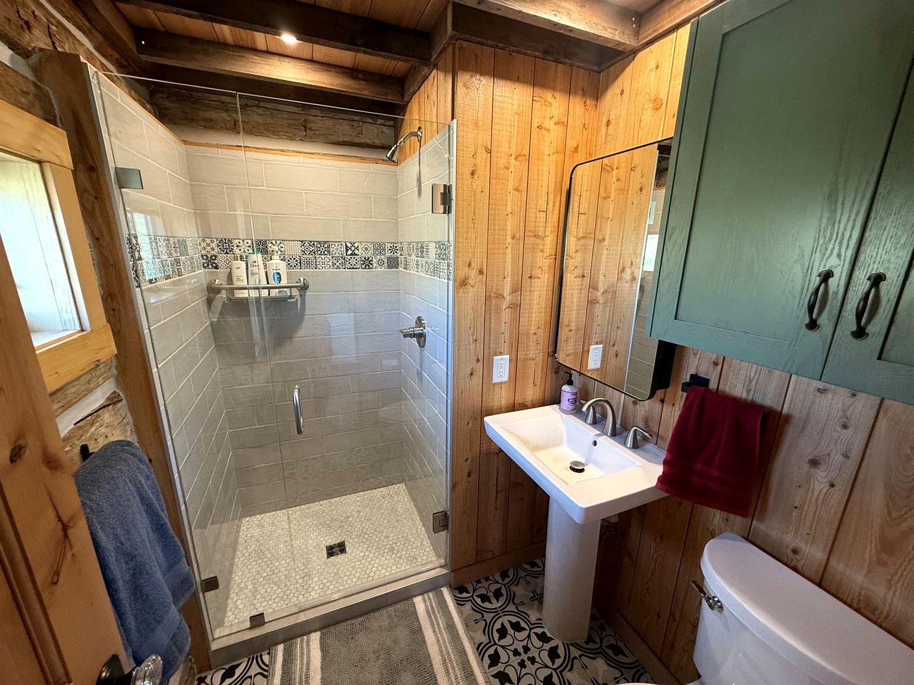 Charming Cabin with Pond and Mountain Views near Downtown Ennis, Montana