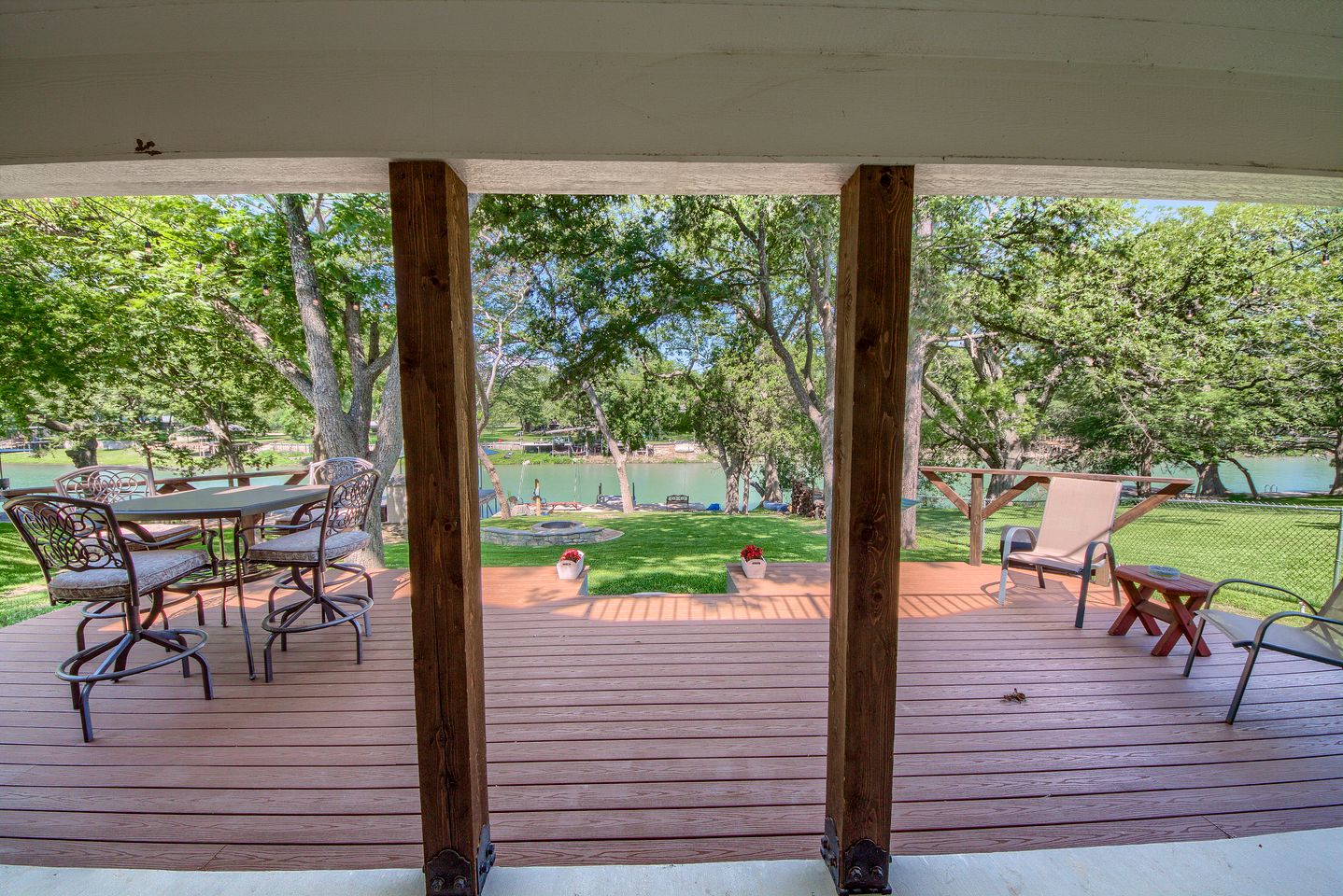New Braunfels Cottage Rental on the Lake Dunlap for a Perfect Texas Glamping Family Getaway