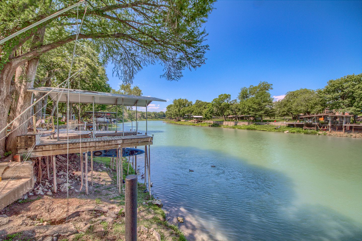 New Braunfels Cottage Rental on the Lake Dunlap for a Perfect Texas Glamping Family Getaway