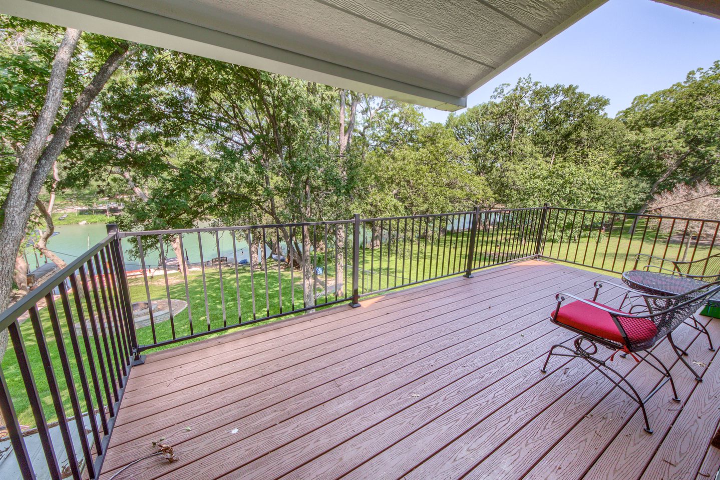 New Braunfels Cottage Rental on the Lake Dunlap for a Perfect Texas Glamping Family Getaway