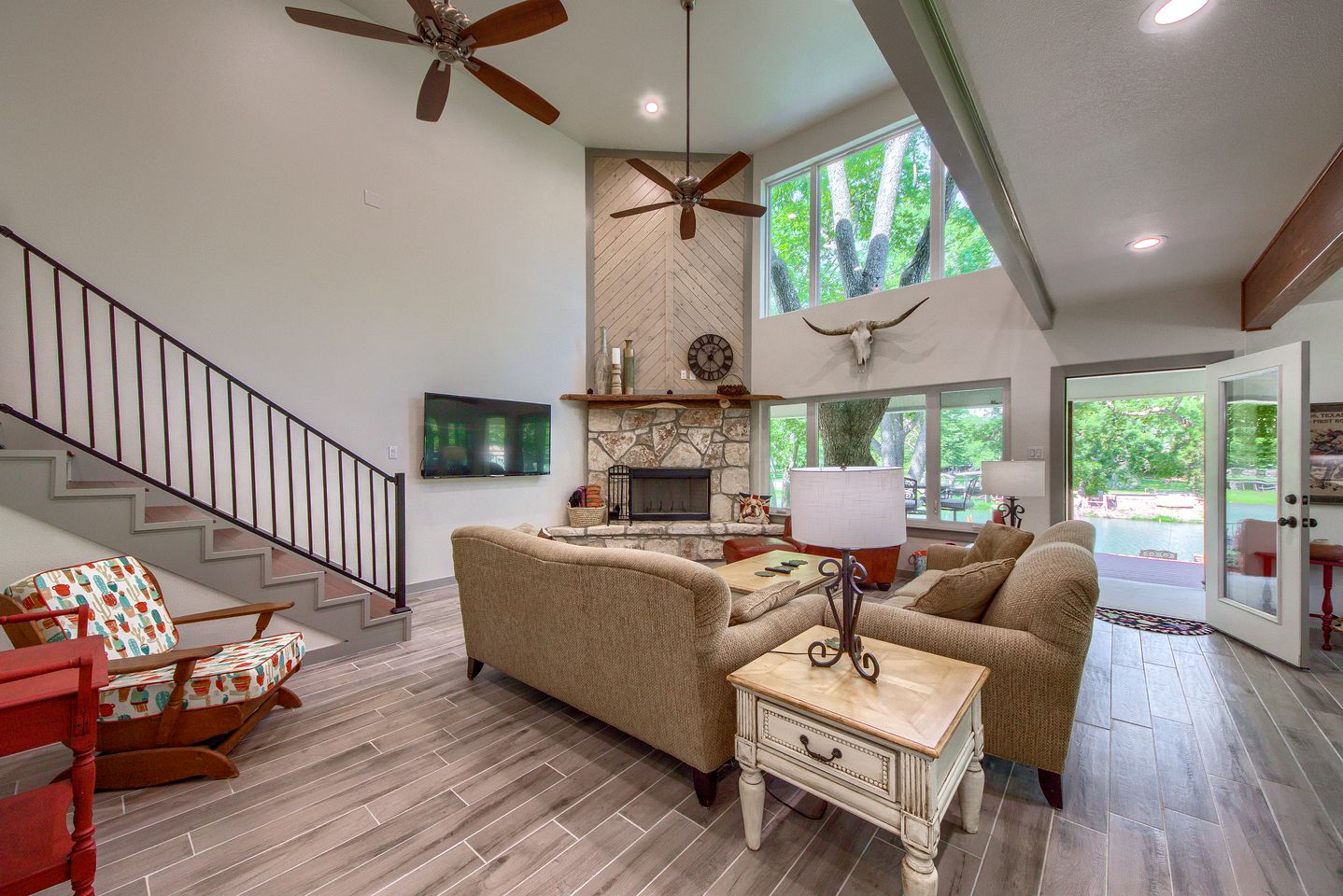 New Braunfels Cottage Rental on the Lake Dunlap for a Perfect Texas Glamping Family Getaway