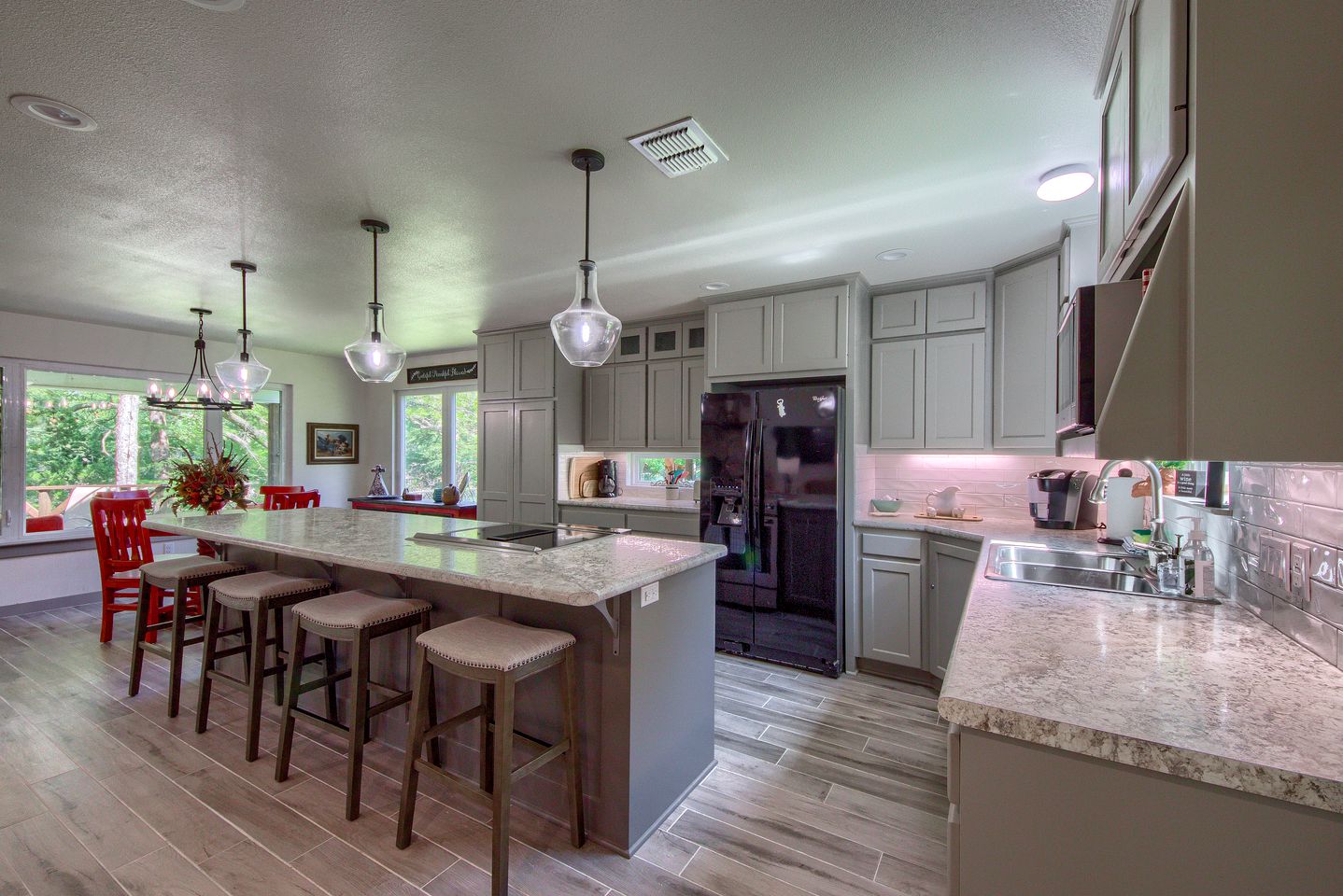 New Braunfels Cottage Rental on the Lake Dunlap for a Perfect Texas Glamping Family Getaway