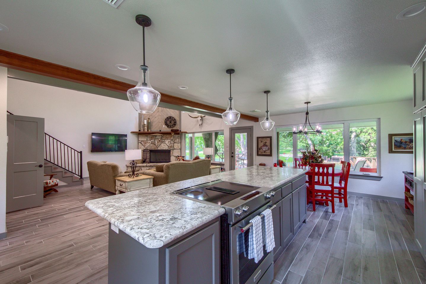 New Braunfels Cottage Rental on the Lake Dunlap for a Perfect Texas Glamping Family Getaway