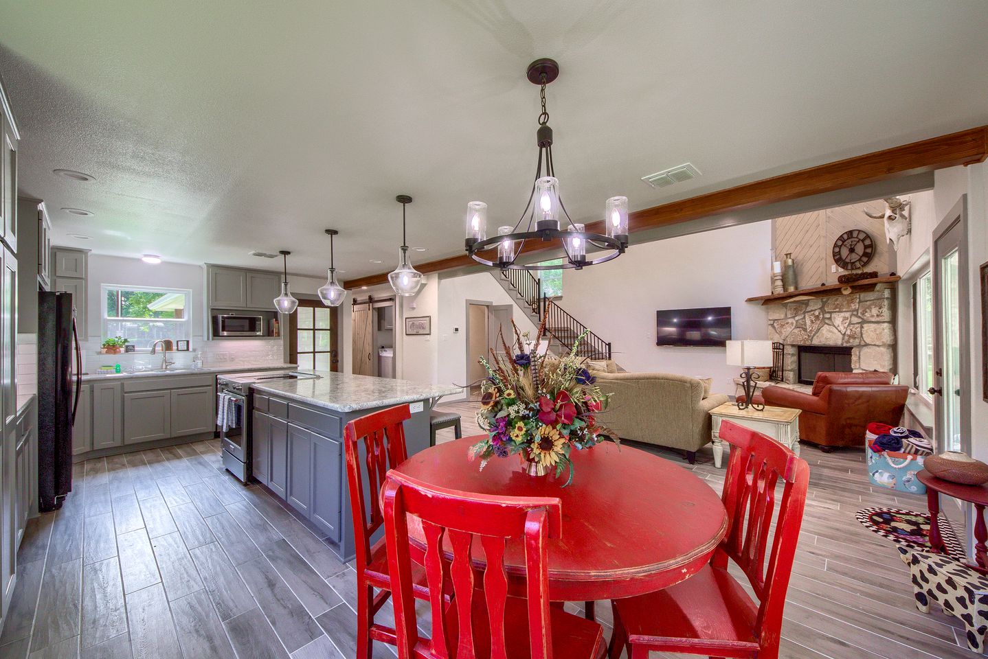 New Braunfels Cottage Rental on the Lake Dunlap for a Perfect Texas Glamping Family Getaway