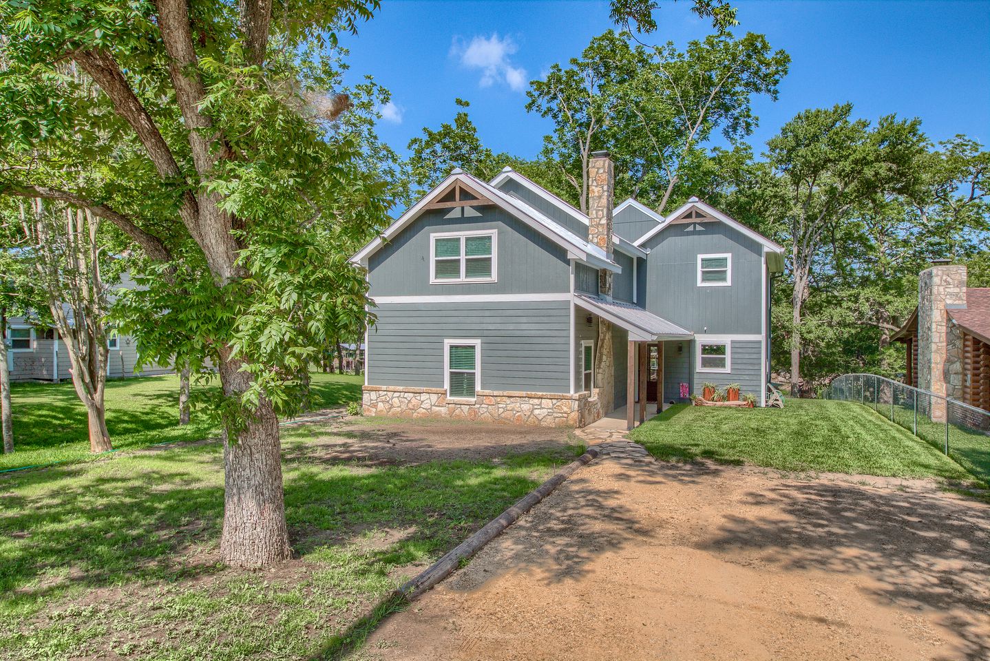 New Braunfels Cottage Rental on the Lake Dunlap for a Perfect Texas Glamping Family Getaway