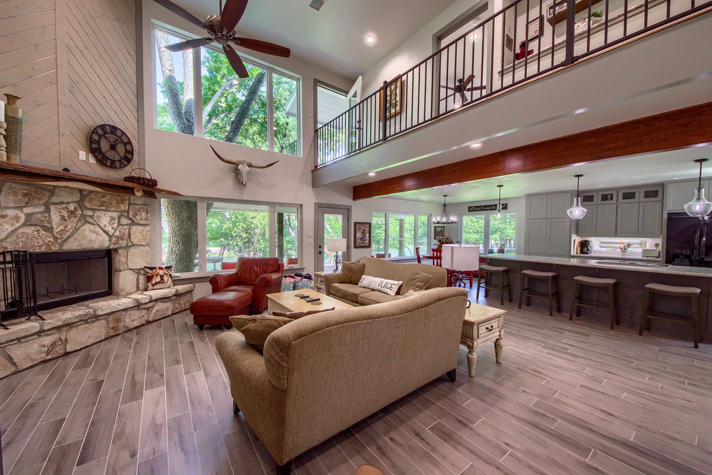 New Braunfels Cottage Rental on the Lake Dunlap for a Perfect Texas Glamping Family Getaway