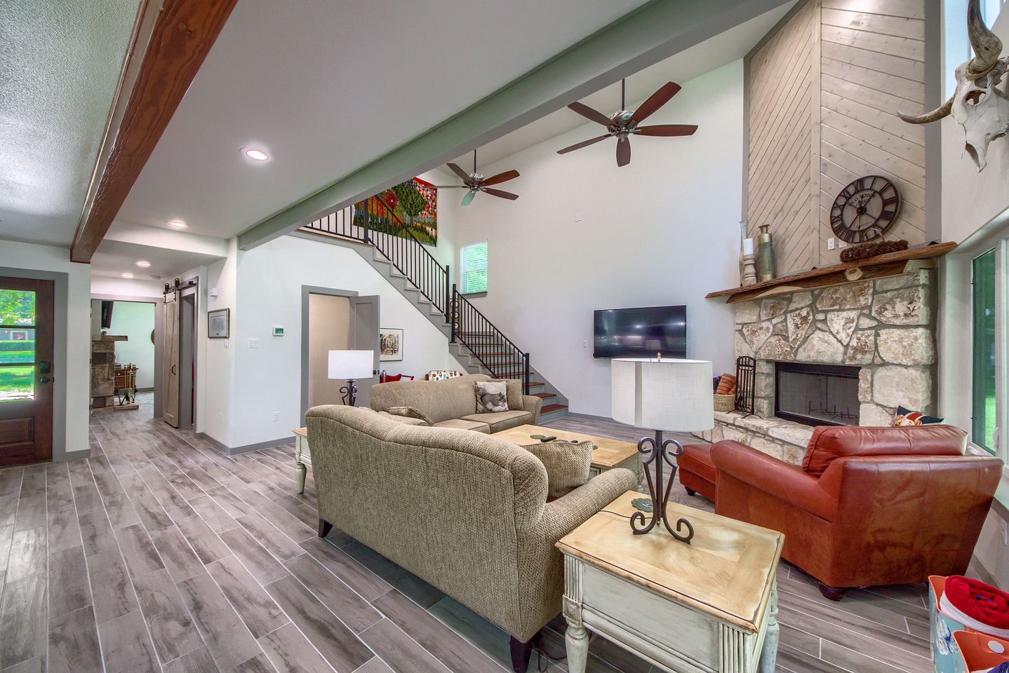 New Braunfels Cottage Rental on the Lake Dunlap for a Perfect Texas Glamping Family Getaway