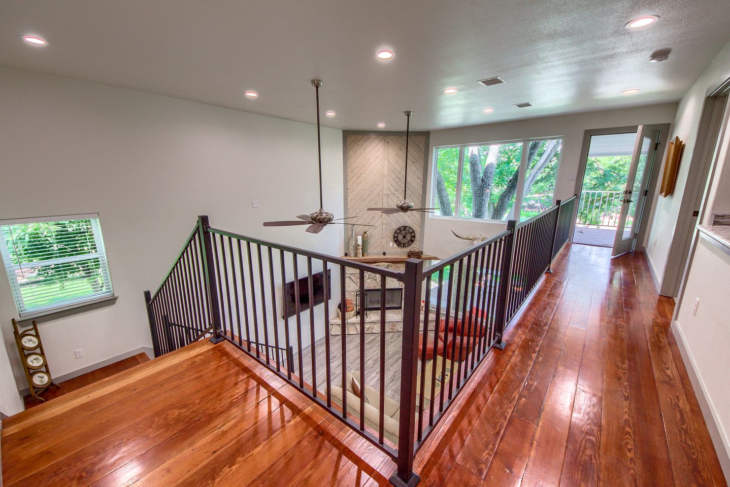 New Braunfels Cottage Rental on the Lake Dunlap for a Perfect Texas Glamping Family Getaway