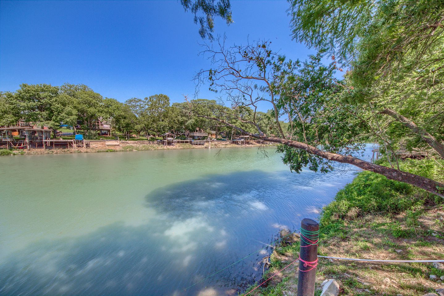 New Braunfels Cottage Rental on the Lake Dunlap for a Perfect Texas Glamping Family Getaway