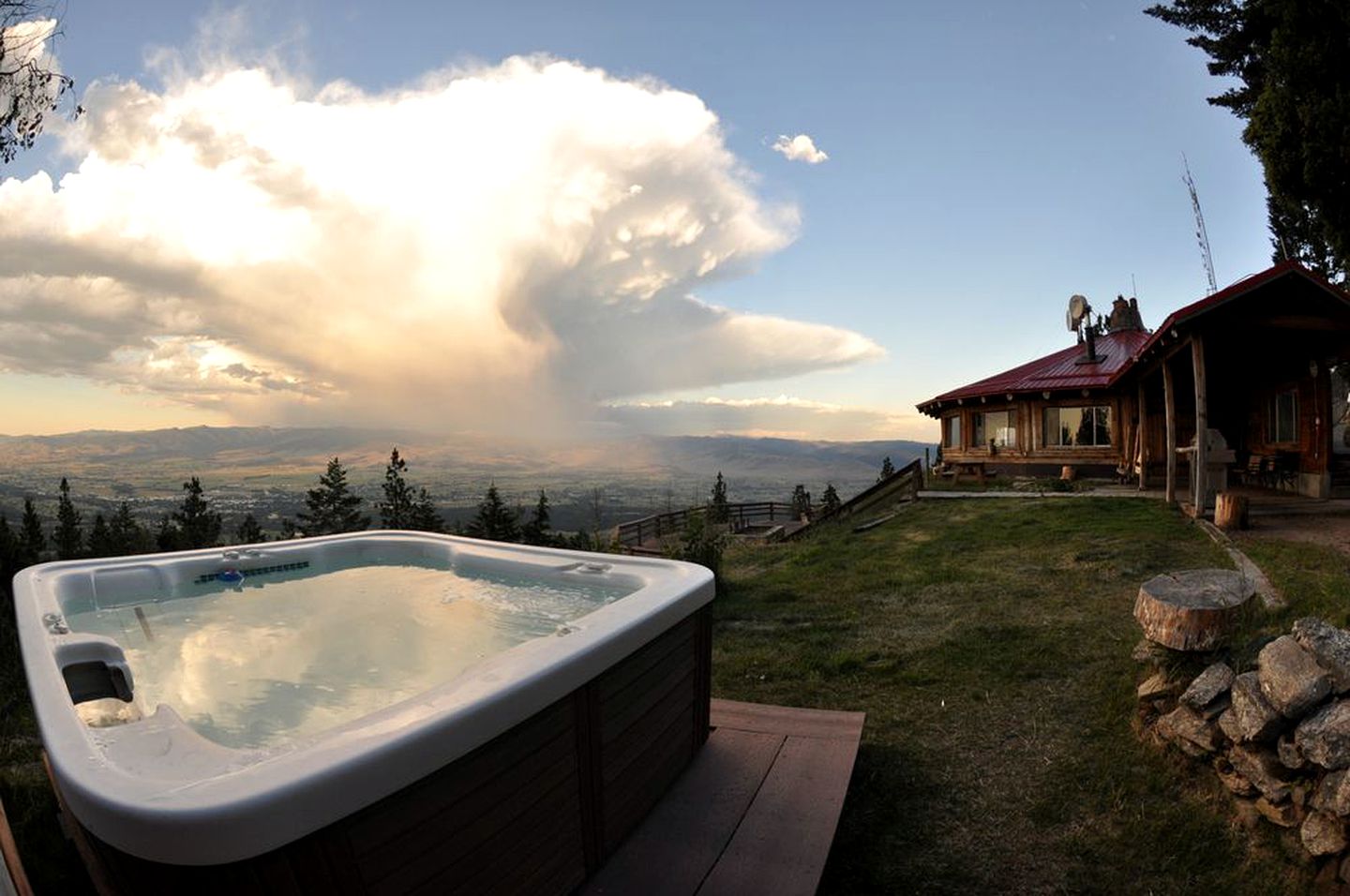 Unique, Spacious Log Cabin Rental near Bitterroot National Forest in Montana