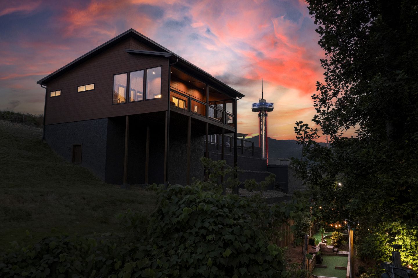Gorgeous Modern Cabin with Hot-tub and Great Views in Gatlinburg, Tennessee