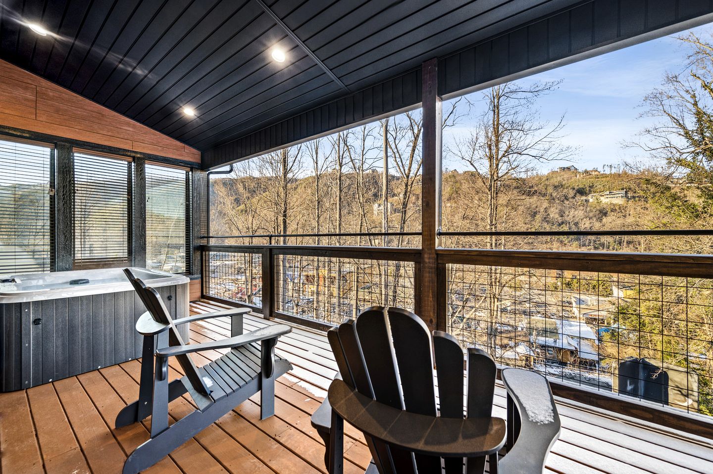 Gorgeous Modern Cabin with Hot-tub and Great Views in Gatlinburg, Tennessee