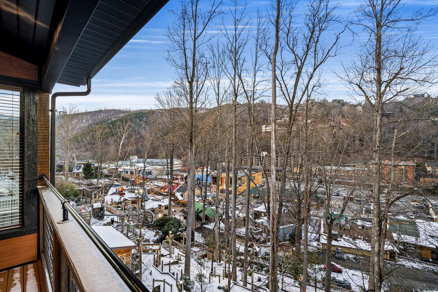 Gorgeous Modern Cabin with Hot-tub and Great Views in Gatlinburg, Tennessee