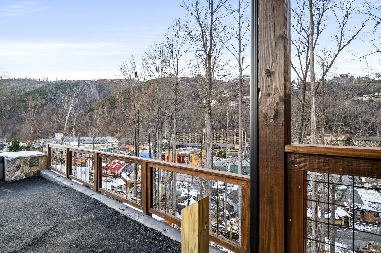 Gorgeous Modern Cabin with Hot-tub and Great Views in Gatlinburg, Tennessee