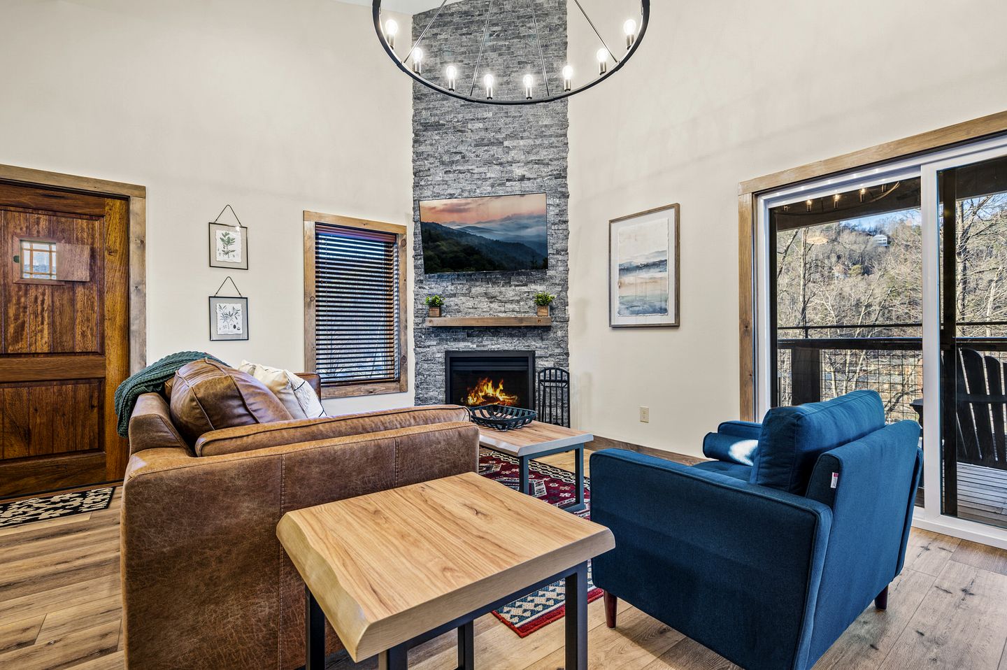 Gorgeous Modern Cabin with Hot-tub and Great Views in Gatlinburg, Tennessee