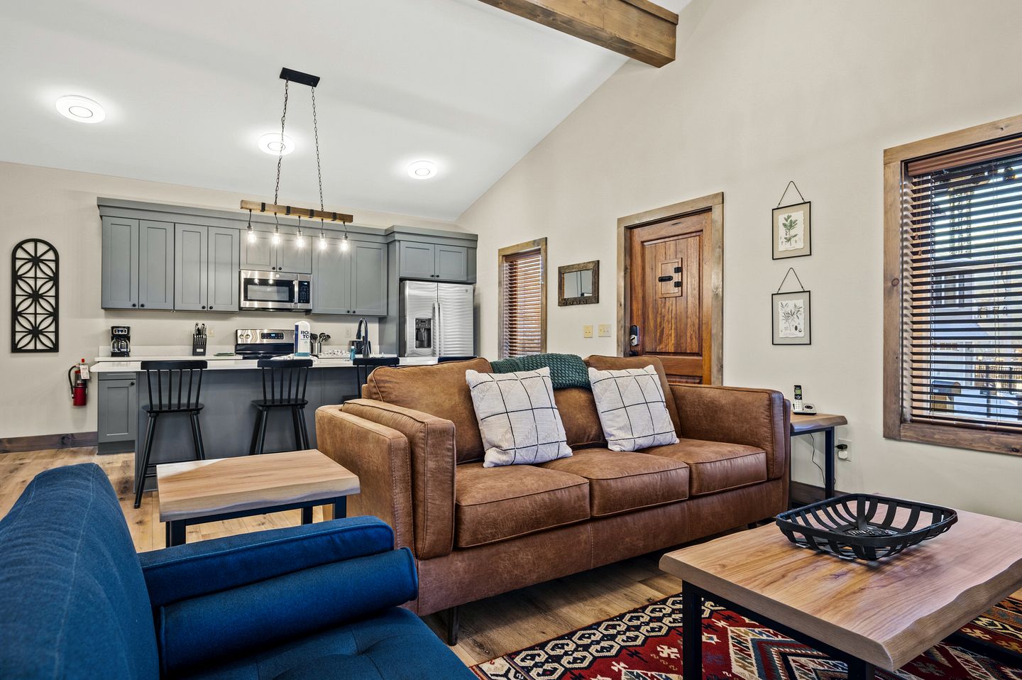 Gorgeous Modern Cabin with Hot-tub and Great Views in Gatlinburg, Tennessee