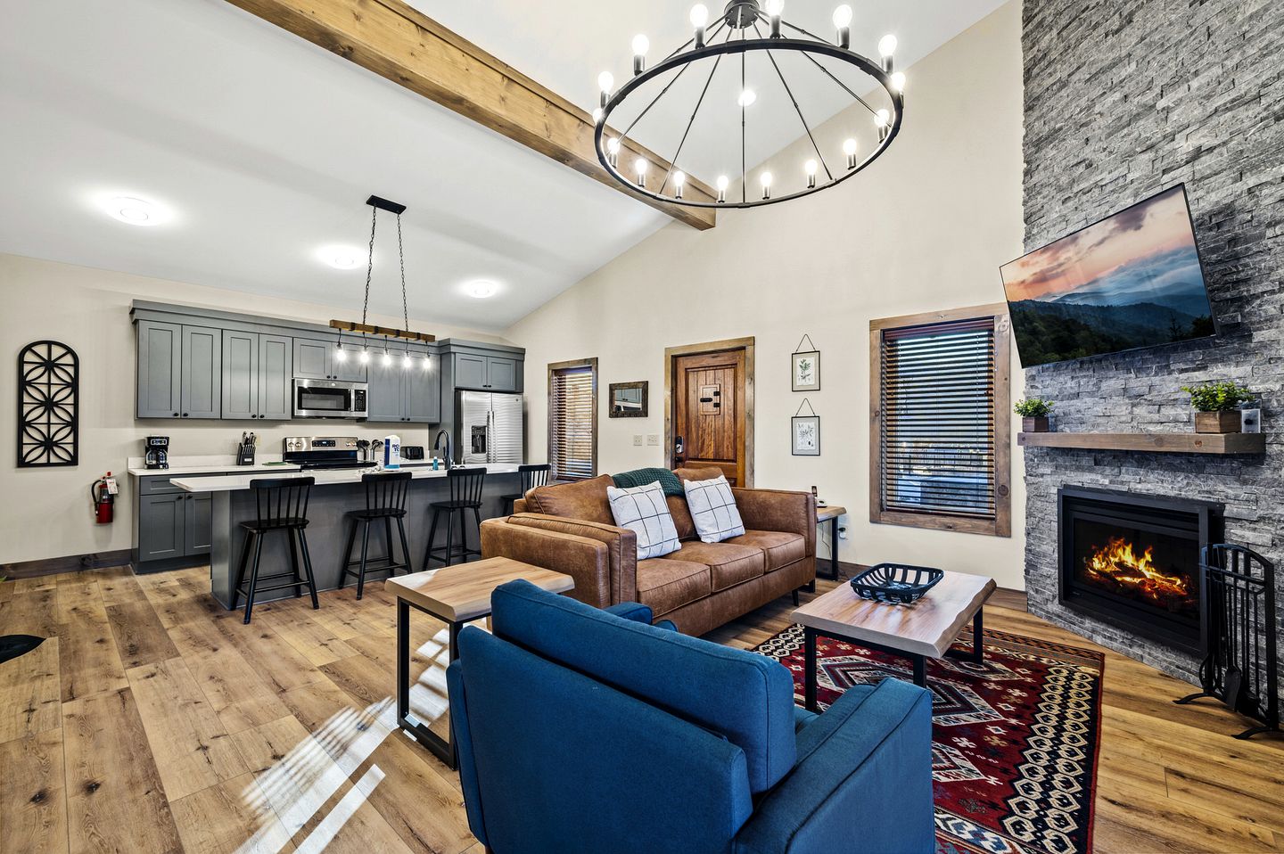 Gorgeous Modern Cabin with Hot-tub and Great Views in Gatlinburg, Tennessee