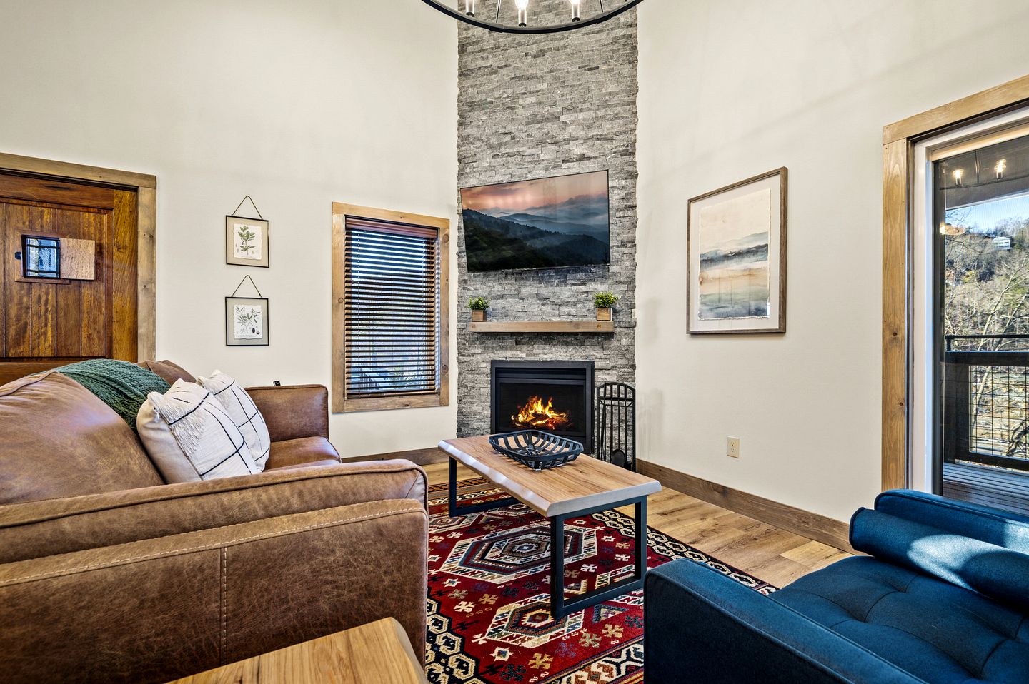 Gorgeous Modern Cabin with Hot-tub and Great Views in Gatlinburg, Tennessee