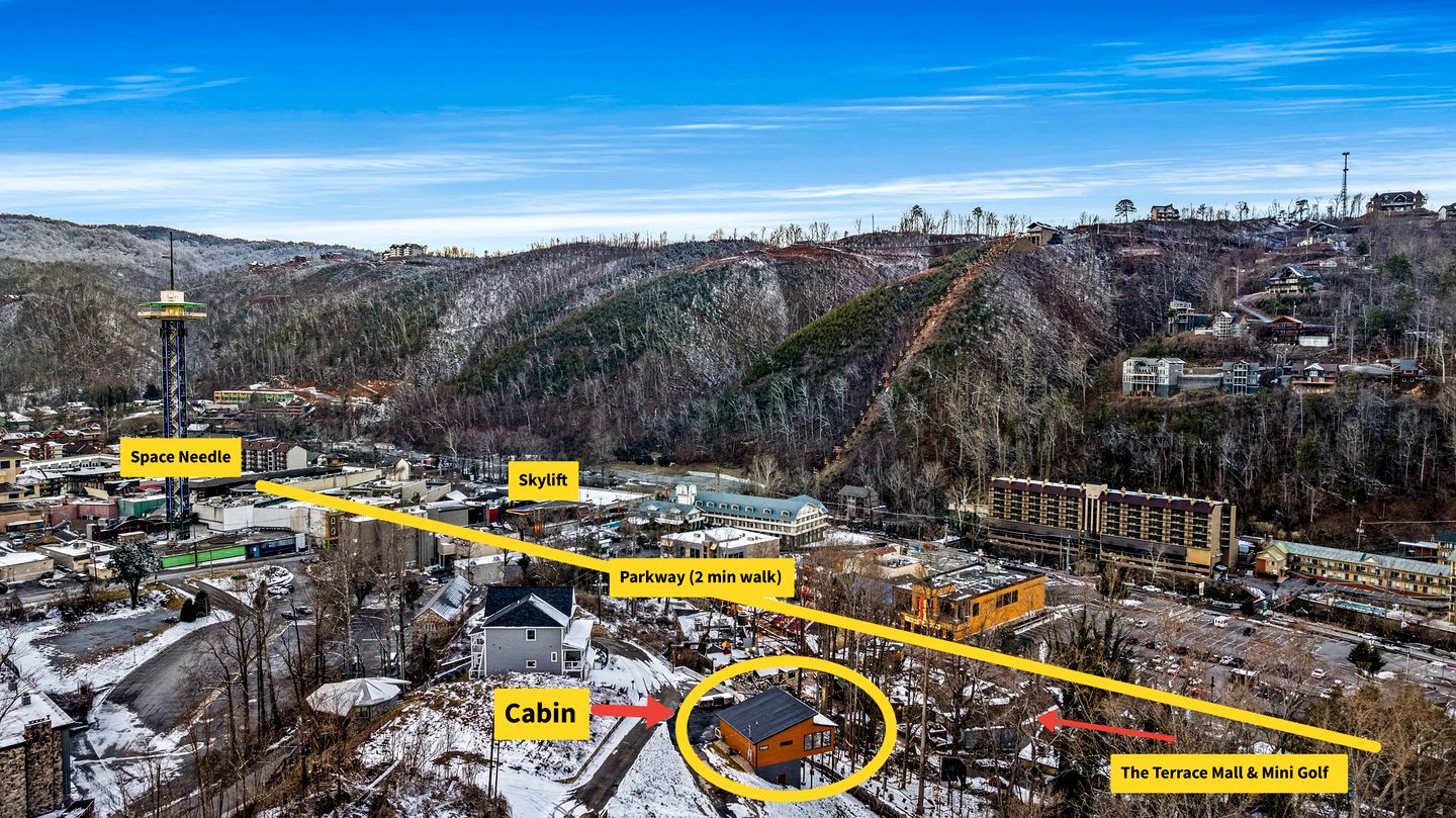 Gorgeous Modern Cabin with Hot-tub and Great Views in Gatlinburg, Tennessee