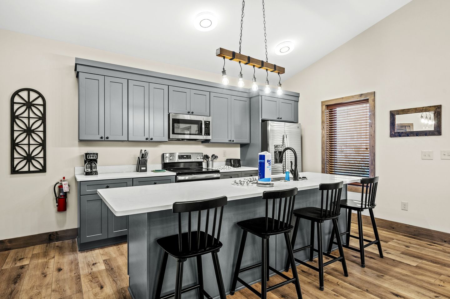 Gorgeous Modern Cabin with Hot-tub and Great Views in Gatlinburg, Tennessee