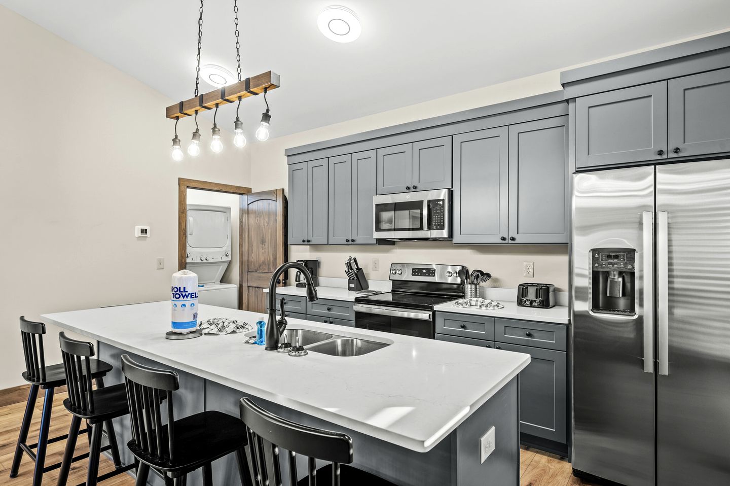 Gorgeous Modern Cabin with Hot-tub and Great Views in Gatlinburg, Tennessee