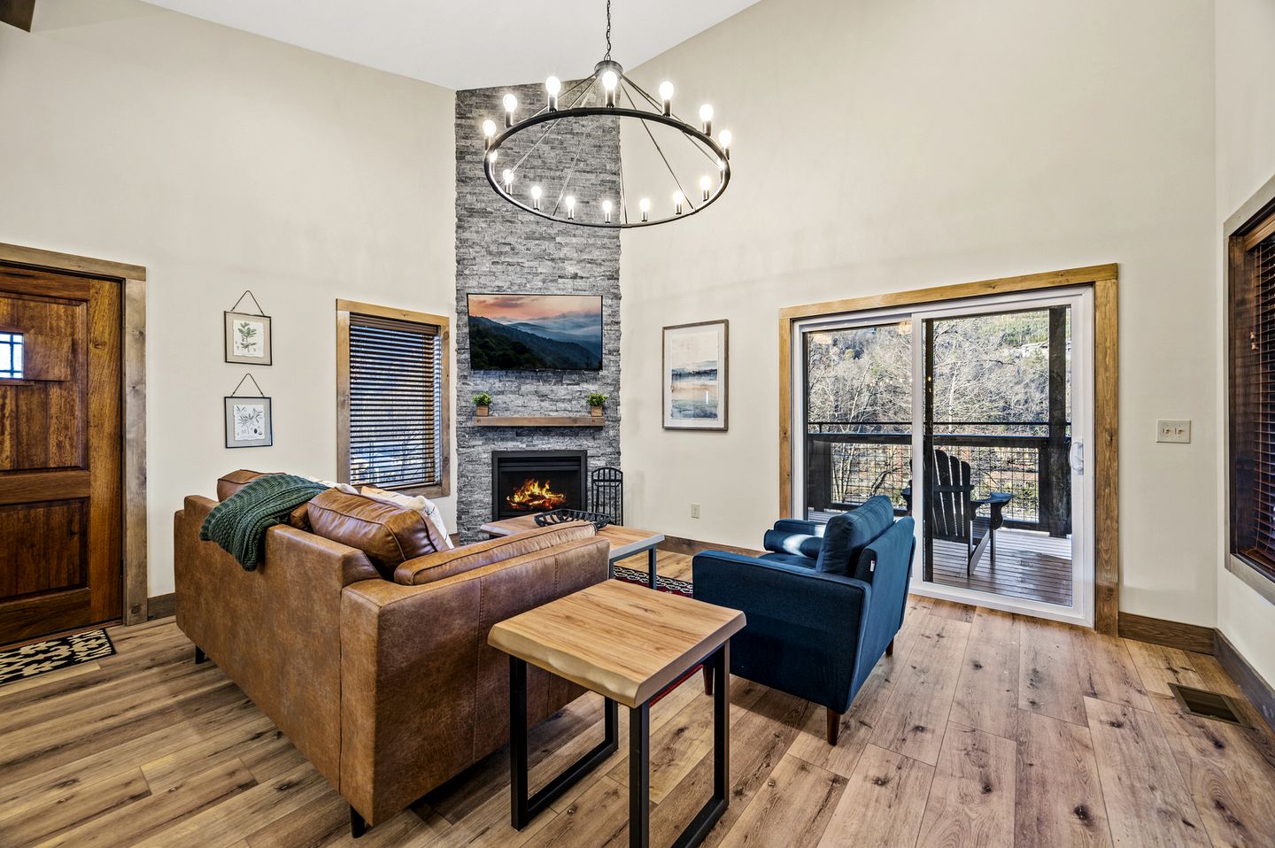 Gorgeous Modern Cabin with Hot-tub and Great Views in Gatlinburg, Tennessee