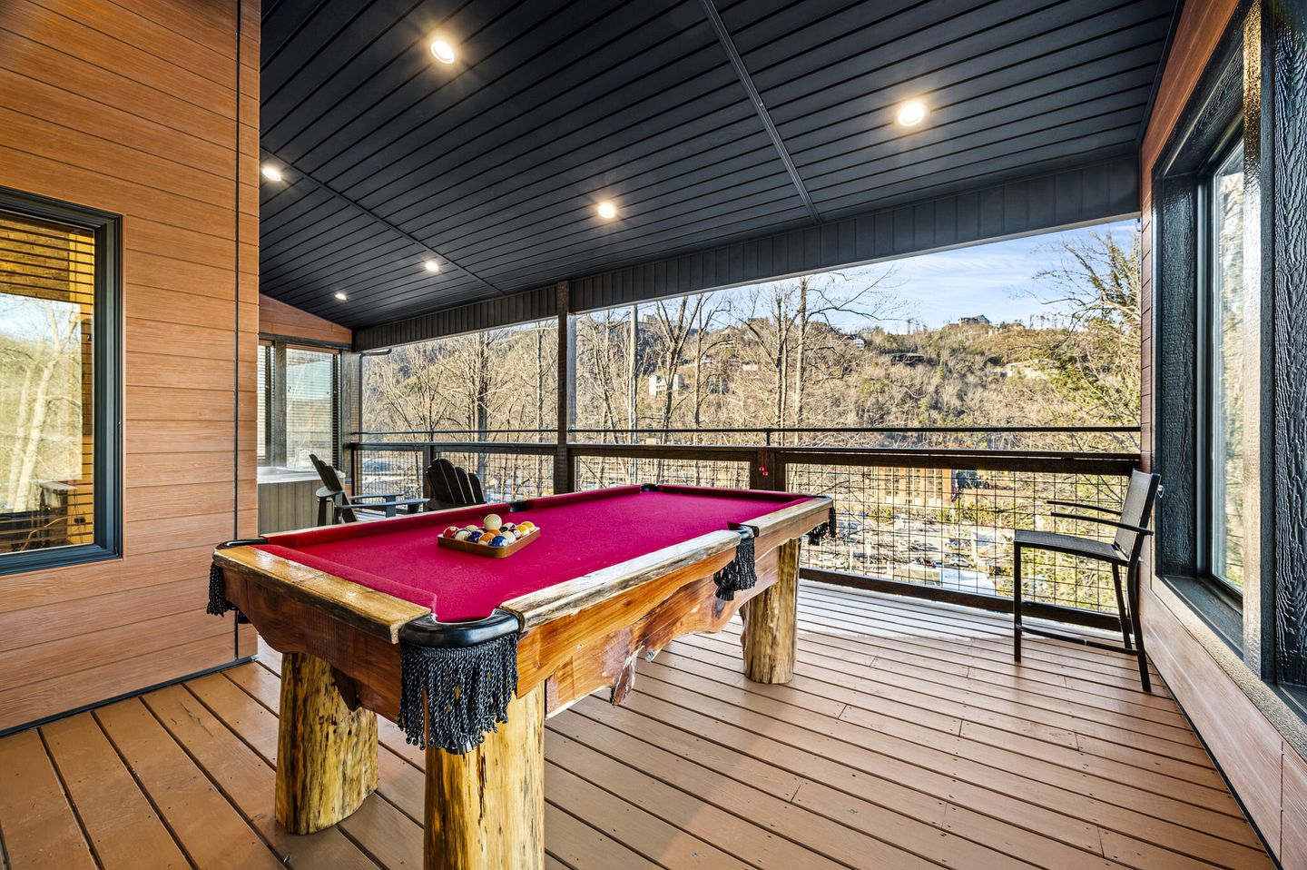 Gorgeous Modern Cabin with Hot-tub and Great Views in Gatlinburg, Tennessee