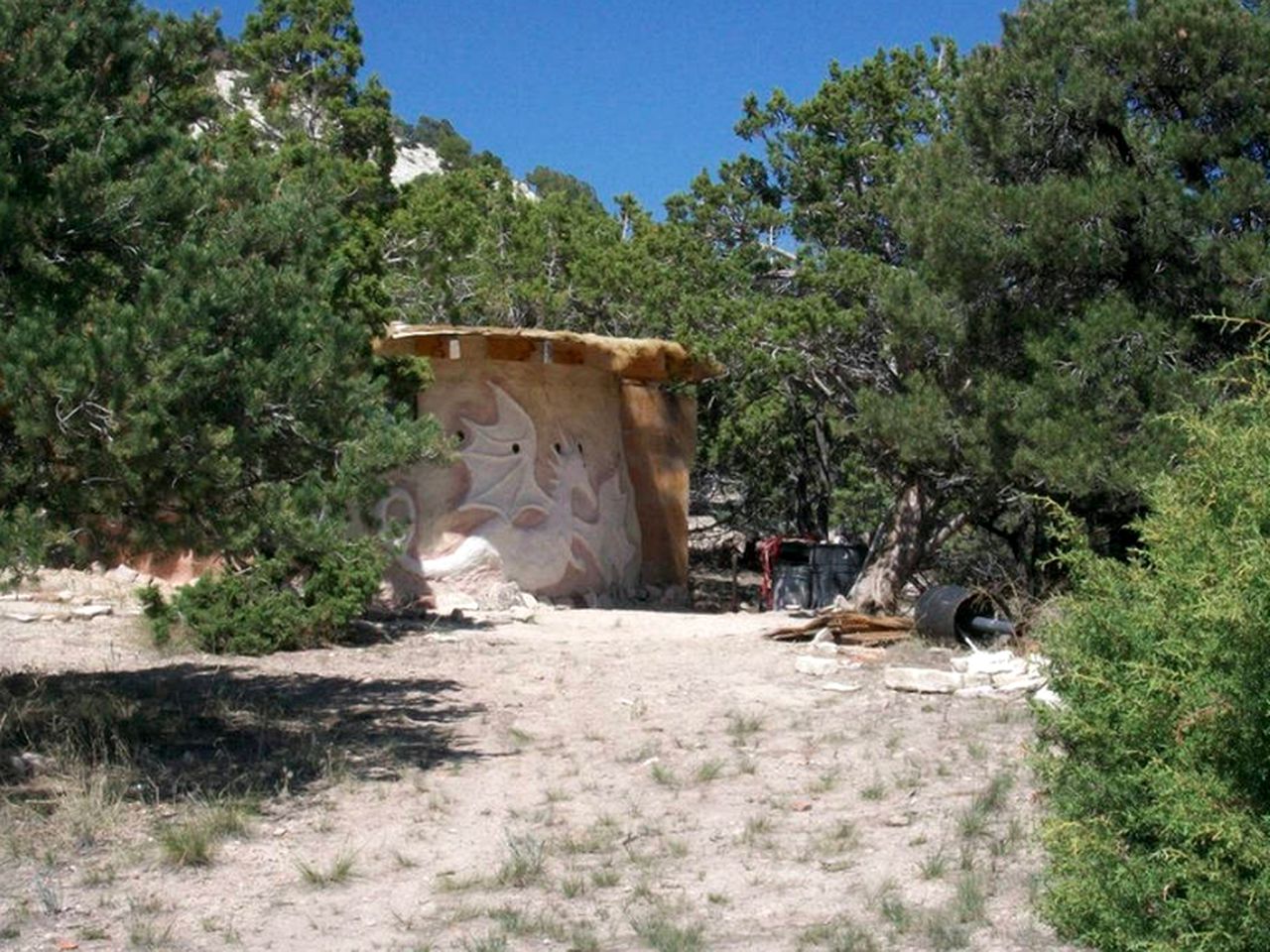 Hand-Made Hut Rental in an Eco-Friendly Village surrounded by Natural Beauty near Provo, Utah