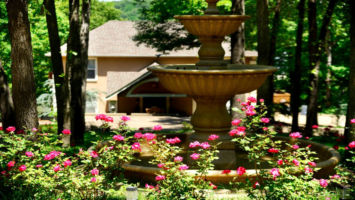 Spacious Lakefront Villa Rental for 35 Guests in Northeast Oklahoma