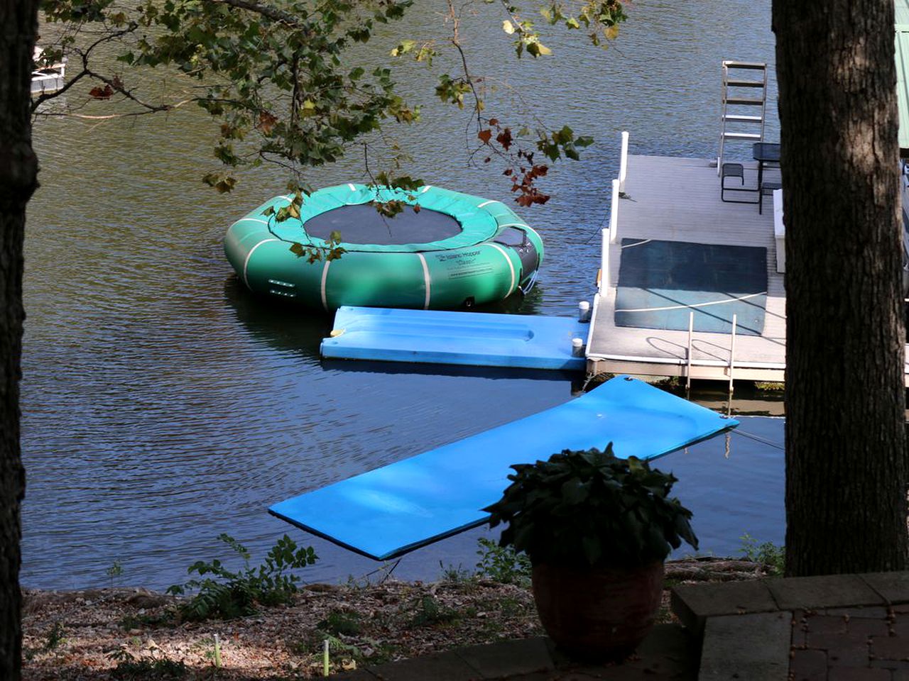 Spacious Lakefront Villa Rental for 35 Guests in Northeast Oklahoma