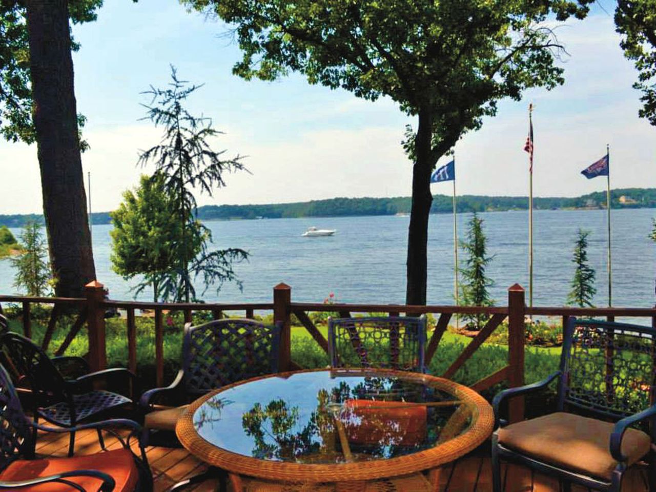 Spacious Lakefront Villa Rental for 35 Guests in Northeast Oklahoma