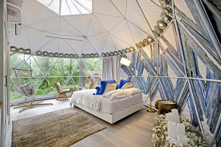 Domes (United States of America, Leesburg, Virginia)