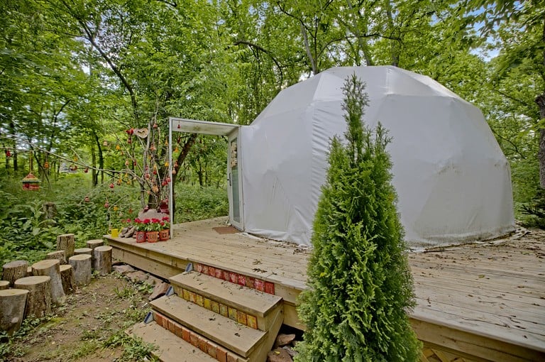 Domes (United States of America, Leesburg, Virginia)
