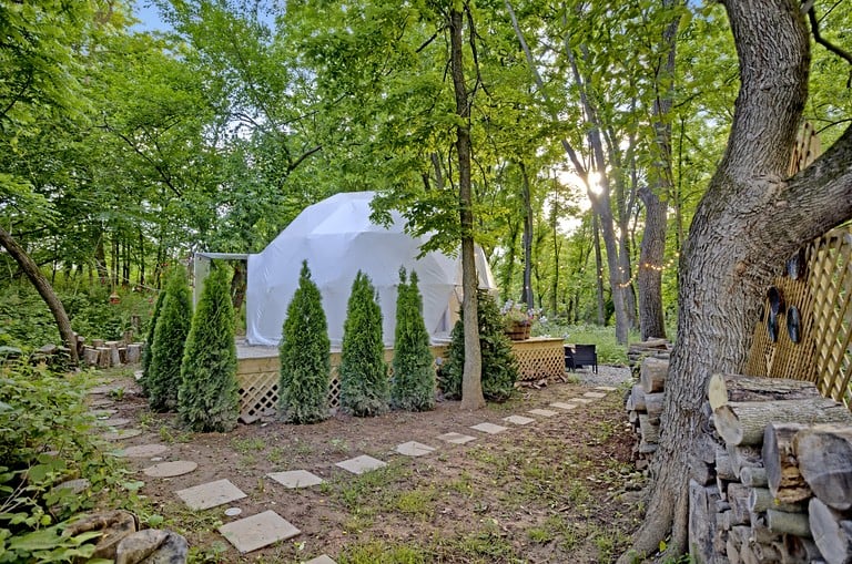 Domes (United States of America, Leesburg, Virginia)