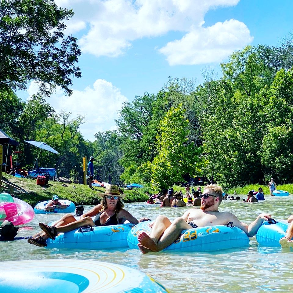 Dream Riverside Vacation: Lovely Safari Tent on the San Marcos River near Kingsbury, Texas