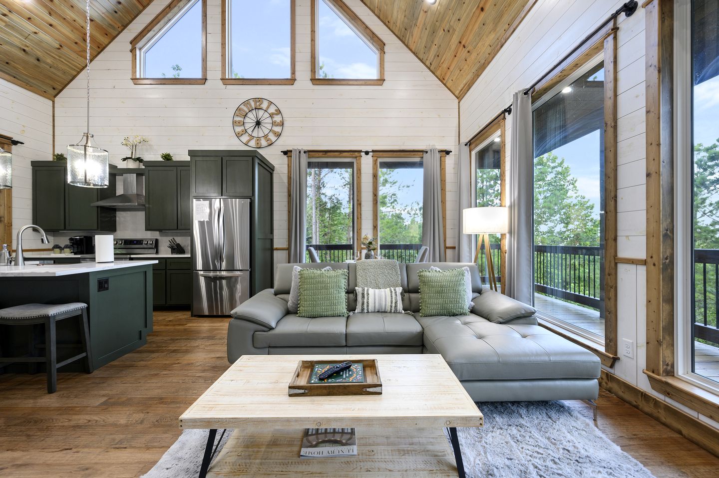 Treetop Cabin Getaway with Sauna, Hot Tub & Forest Views in Oklahoma