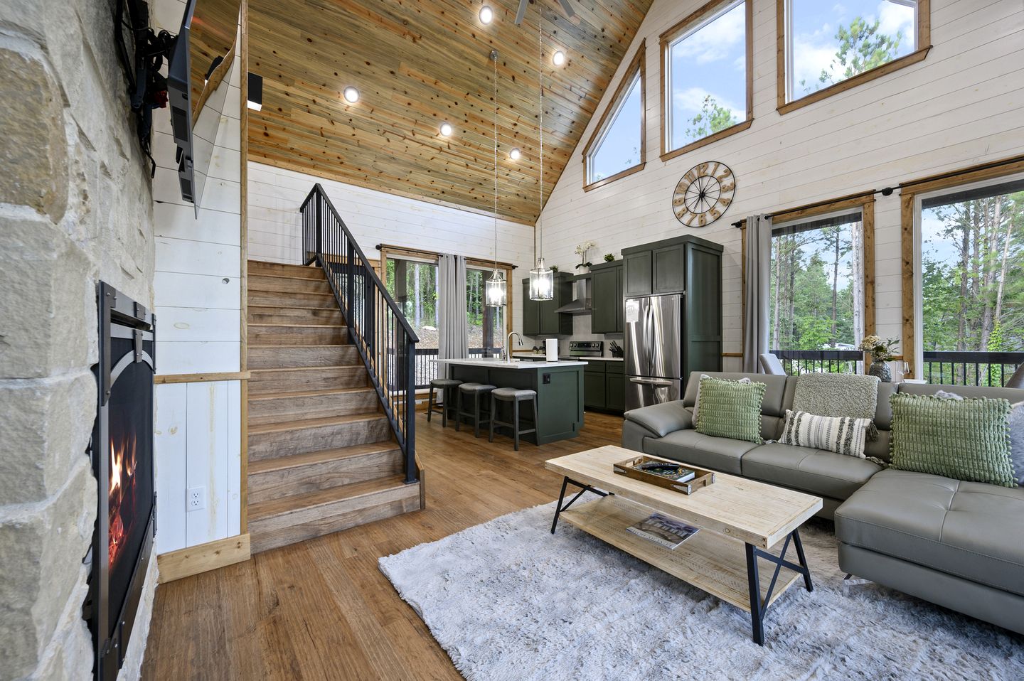 Treetop Cabin Getaway with Sauna, Hot Tub & Forest Views in Oklahoma