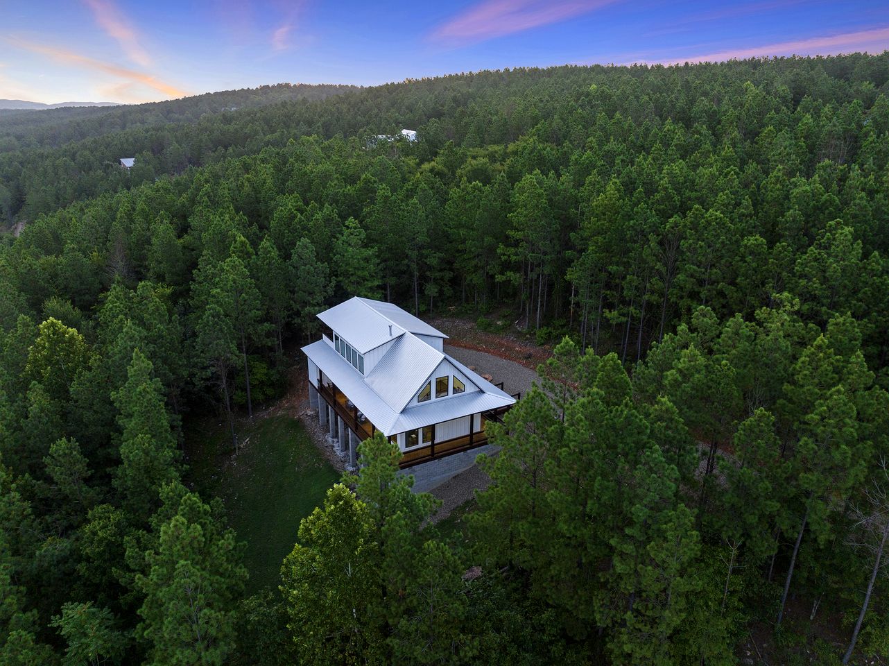 Treetop Cabin Getaway with Sauna, Hot Tub & Forest Views in Oklahoma