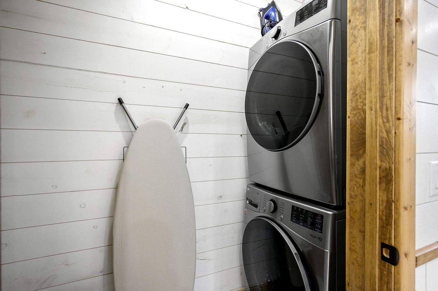 Treetop Cabin Getaway with Sauna, Hot Tub & Forest Views in Oklahoma