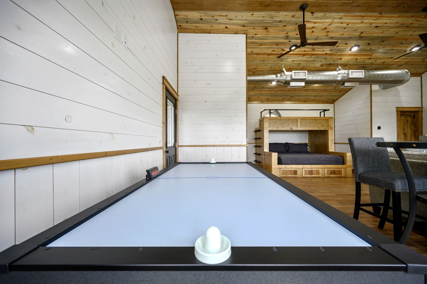 Treetop Cabin Getaway with Sauna, Hot Tub & Forest Views in Oklahoma