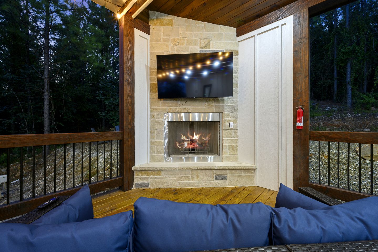 Treetop Cabin Getaway with Sauna, Hot Tub & Forest Views in Oklahoma